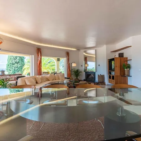 Villa With Private Pool And Garden In Carvoeiro (Lagoa)