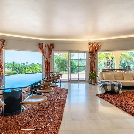 With Private Pool And Garden In Villa *
