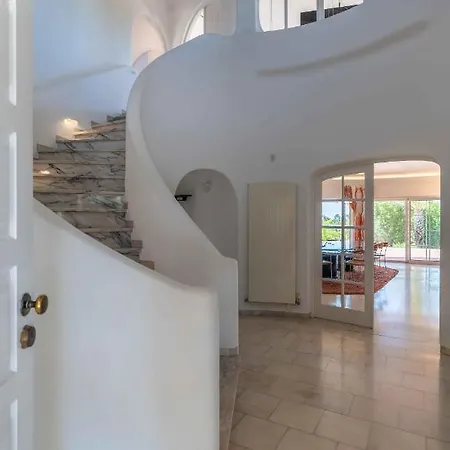 With Private Pool And Garden In *