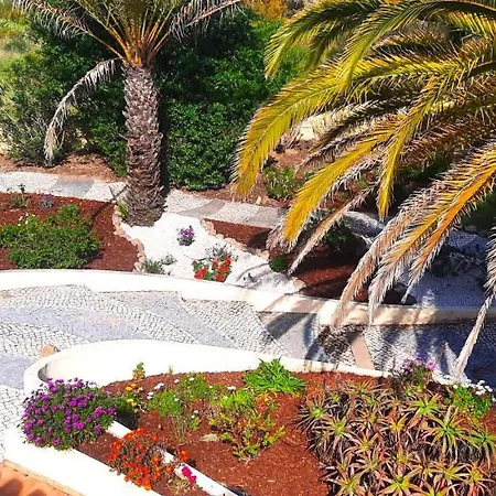 Villa With Private Pool And Garden In