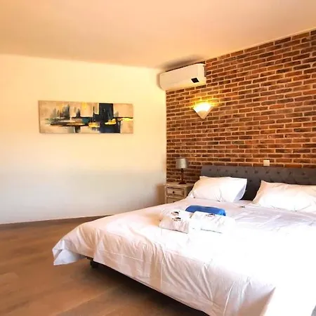 With Private Pool And Garden In Carvoeiro (Lagoa)