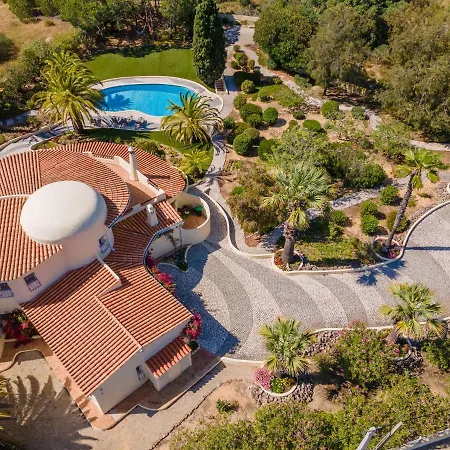 With Private Pool And Garden In וילה *