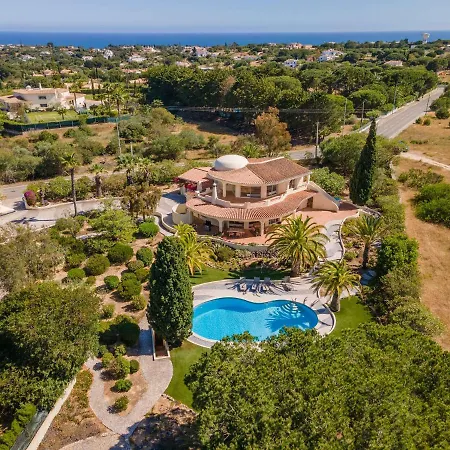 With Private Pool And Garden In וילה *